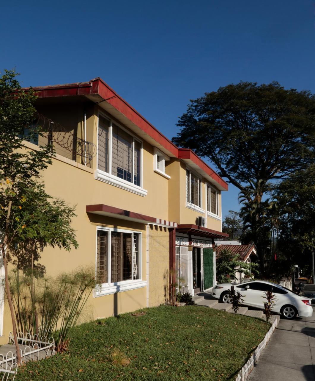 Hostal San Benito 圣萨尔瓦多 外观 照片